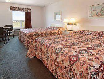 Super 8 By Wyndham Meadow Lake Luaran gambar