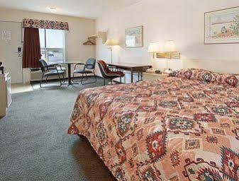 Super 8 By Wyndham Meadow Lake Luaran gambar
